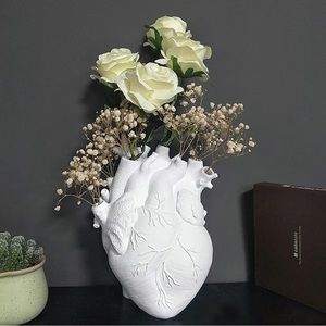 (SALE Ends Tonight!) Realistic Resin Heart Vase